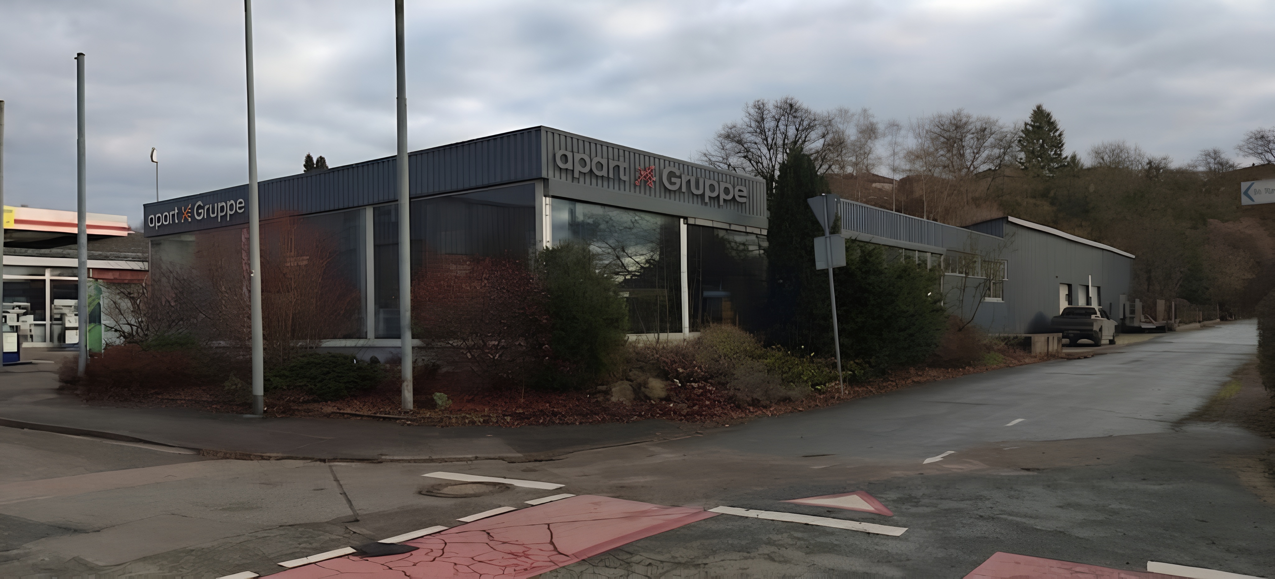 Außenansicht von Showroom und Werkstatt der apart Gruppe in Hünfelden-Dauborn